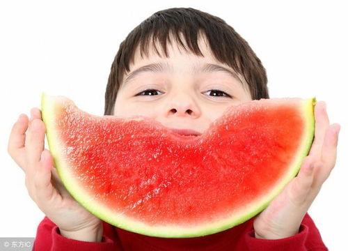 过量吃瓜容易腹痛腹泻吗 小瓜陆的视频,过量吃瓜引发腹痛腹泻之谜